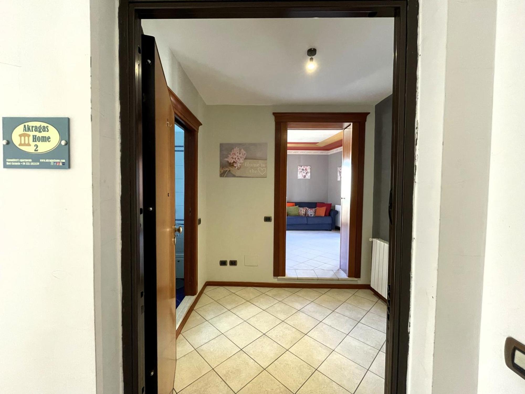 2 Apartments - Akragas Home 1 & 2 On Via Atenea City Center With View อากริเจนโต ภายนอก รูปภาพ